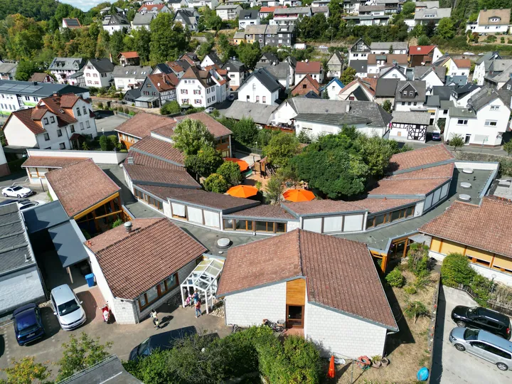 Drohnenaufnahme von der integrativen Kindertagesstätte-der Lebenshilfe Dillenburg